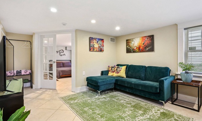 New Orleans House | Charming one bedroom blocks from the fairgrounds