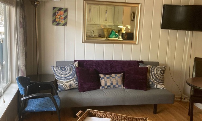 Klickitat Apartment | Charming One Bedroom Apartment In Town