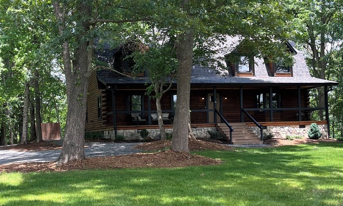 Bowling Green Cabin | Charming One-Of-A-Kind Log Cabin with Space for Everyone!