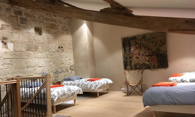 Montreuil-Bonnin Other | Charming outbuilding in the heart of the château-fort of Montreuil Bonnin Swimming pool 6 per