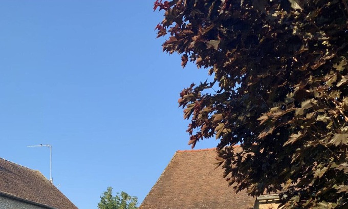 Videlles Condo | Charming outbuilding in a pretty farmhouse