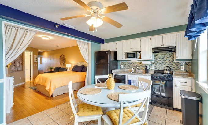 Gulf Lagoon Beach Apartment | Charming Panama City Studio w/Community Pool!