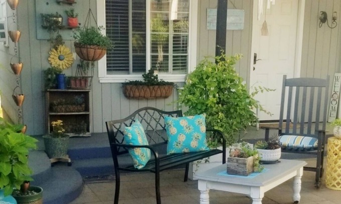 Red Bluff House | Charming & Peaceful Bungalow in quaint Red Bluff
