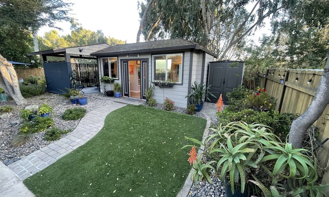 Del Mar Heights Apartment | Charming Peaceful Coastal Seaside Del Mar Studio with Lanai