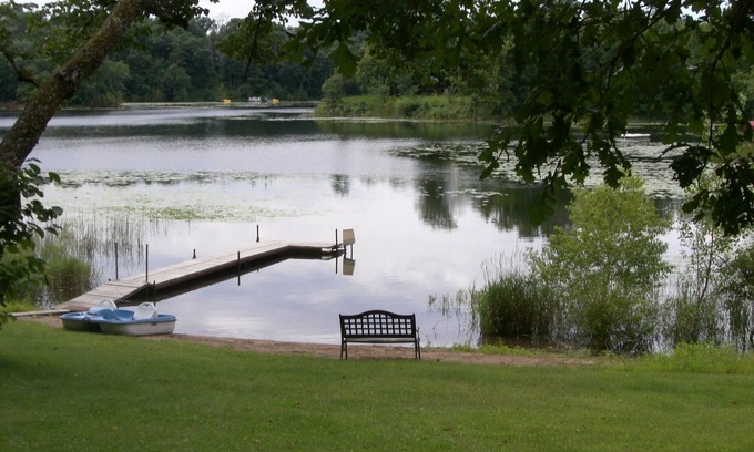 Brainerd House | Charming, peaceful, lakeside retreat