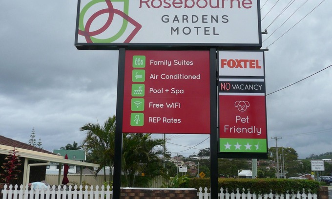 Woolgoolga Hotel | Charming Pet Friendly Family Room with Mineral Pool