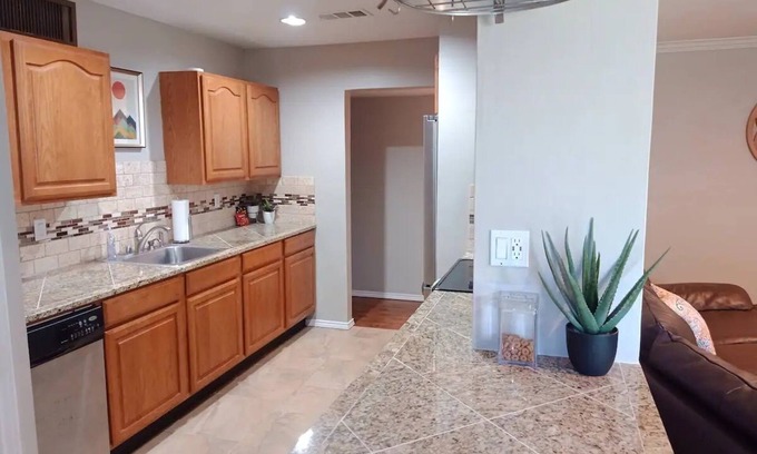 Allen House | Charming Pet Friendly 3Bd/2Ba Home in Allen, TX