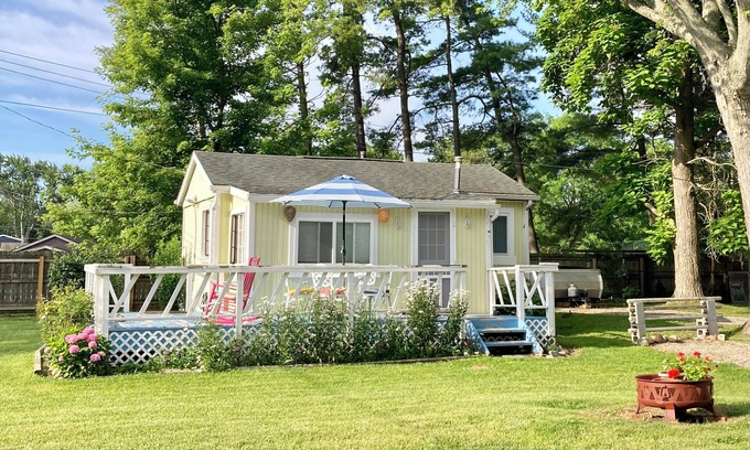 Lexington Cottage | Charming Pet-Friendly Cottage on Lake Huron