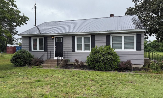Millsboro House | Charming, Pet Friendly 2 bedroom Cottage in Millsboro - close to golf and beach