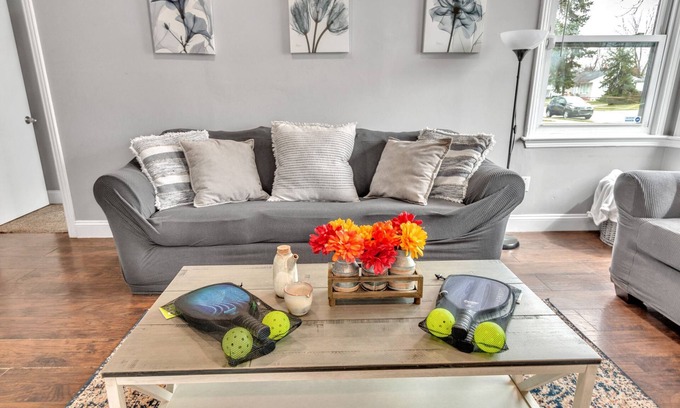 Royal Oak House | Charming! Pet Friendly/Royal Oak/Detroit/Zoo