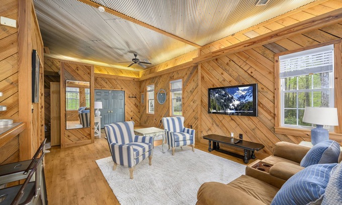 Macon House | Charming, Picturesque Guest House in North Macon