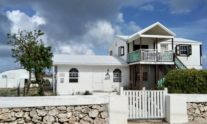 Balfour Town House | Charming 'Pirates Hideaway stunning Ocean Views' , SALT CAY