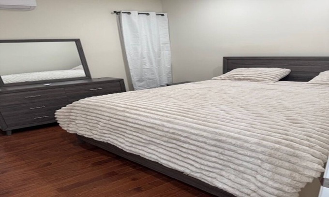 Country Club Apartment | Charming place with Wi-Fi, AC in Country Club Bronx
