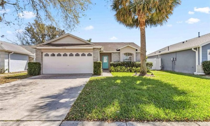West Kissimmee House | Charming Pool House, 10-15min to Disney, 2BR/2BA.