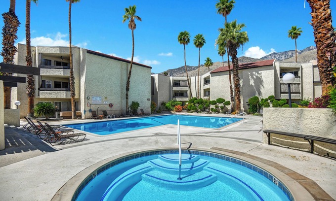 Tahquitz River Estates Condo | Charming pool side condo on the beautiful south side of Palm Springs. n
