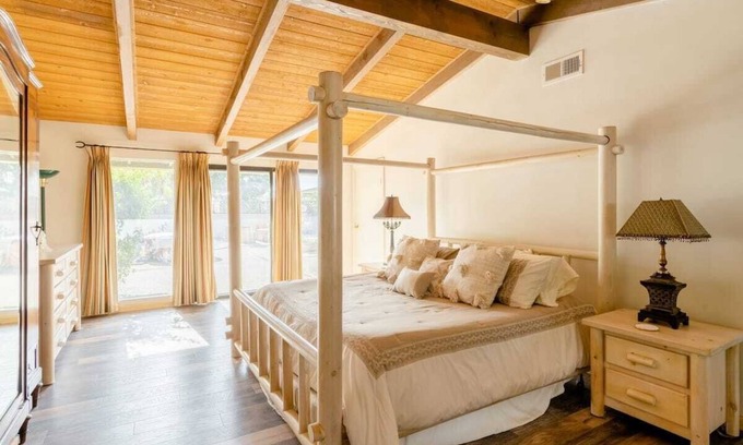 Rancho Santa Fe Apartment | Charming & Private Guesthouse on a Working Horse Rescue Ranch