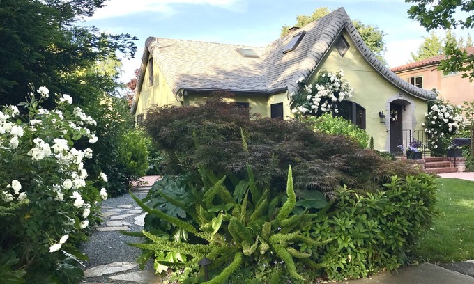 Oak Knoll - Redwood Park Cottage | Charming Private Garden Cottage in Mount Carmel, Redwood City