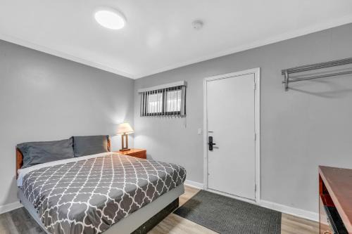 Riverview Apartment | Charming Private Room in Browntown for 2 Detroit