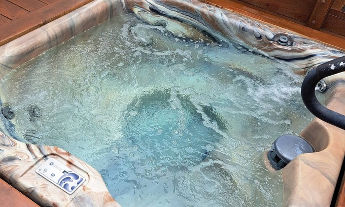 Humboldt Hill Apartment | Charming Private Studio with hot tub.