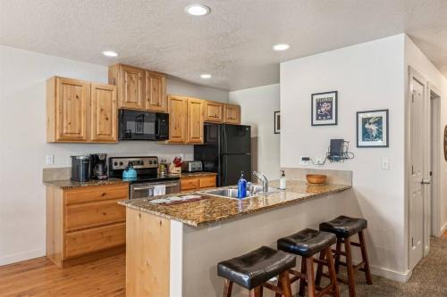 Meridian House | Charming Private Twnhome w/Large Fenced Yard (58)