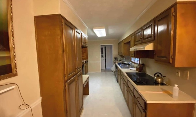 Lawrenceville House | Charming private bed/bathroom house in Lawrenceville with AC, WiFi, fitness room