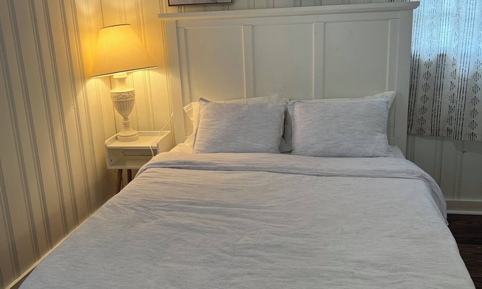 Hardwick House | Charming Private Bedroom with WiFi, AC in awesome Milledgeville