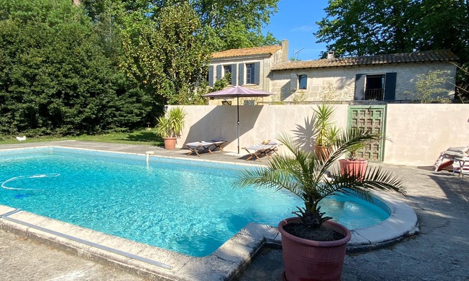 Arles House | Charming Provencal farmhouse in a green setting
