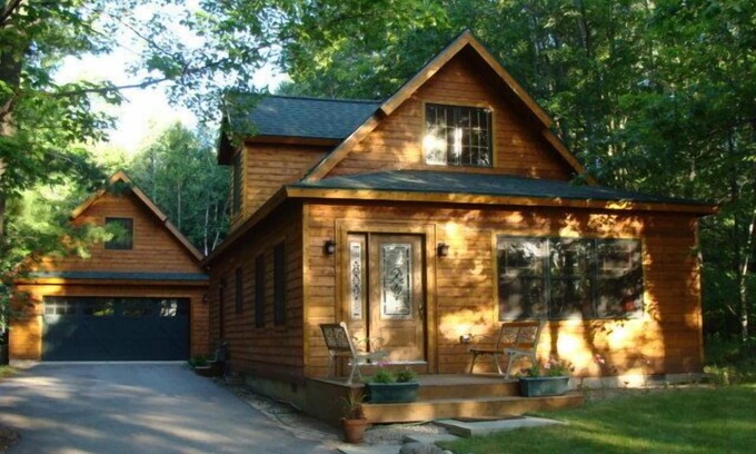 Cheboygan Cottage | Charming quality built home with private Mullett Lake beach access