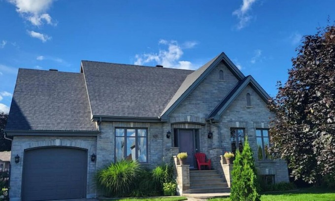 Sainte-Julie Villa | Charming Quality House 10 mins from ski, Private Pool Summer