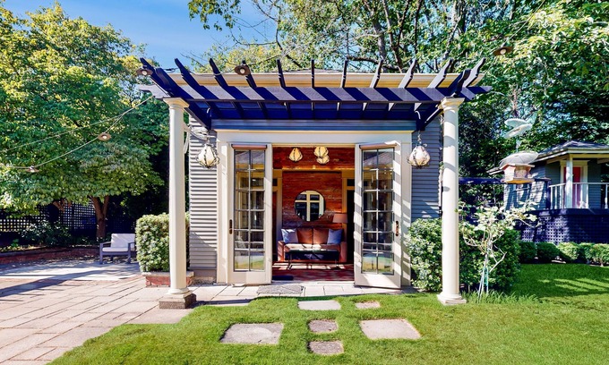 Queen Anne Apartment | Charming Queen Anne Studio w/Serene Garden, 1 Block to Kerry Park