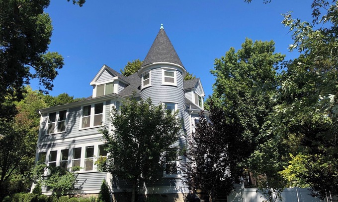 Medford House | Charming Queen Anne Victorian in Excellent Location, 3 bedrms, office, WIFI&More