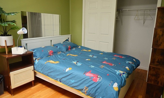 Bay Ridge Apartment | Charming Queen Bed | Shared Room | Business Travel!