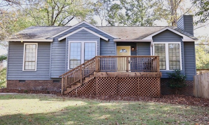 Ogden House | Charming, Quiet, Comfortable 2bd/2ba Home in lovely neighborhood EPIC backyard.