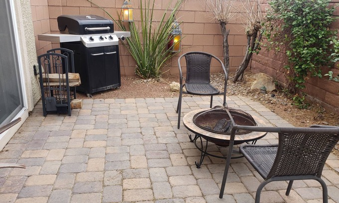 Enterprise House | Charming, quiet home. Near hike trails, strip 15 min. Affordable monthly stays!