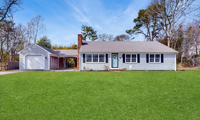 Yarmouth Port House | Charming ranch with granite kitchen, AC, deck, firepit, & private yard
