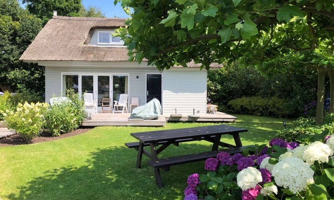 Haren House | Charming reed roof Lakehouse, with surrounded garden, trampoline and watersports option