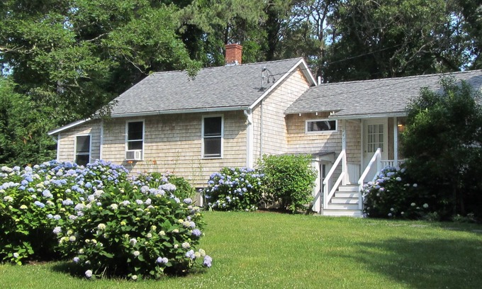 Vineyard Haven House | Charming Remodeled Capen