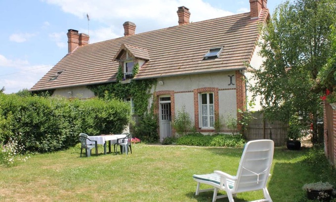 Neung-sur-Beuvron Cottage | Charming Renovated House with Spacious Garden near Château de Chambord and Beauval Zoo