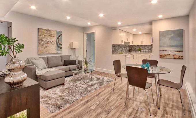 District of North Vancouver Apartment | Charming renovated unit few minutes away from Ski resorts