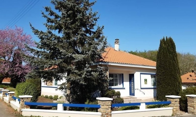 Machecoul Cottage | Charming Renovated Family Home, Close to Sea with Garden, Ping-Pong, and Fireplace