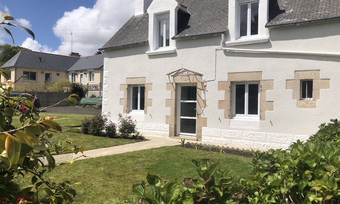 Lezardrieux House | Charming renovated Breton house with enclosed garden close to the sea WIFI