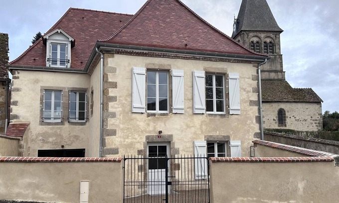 Theneuille Cottage | Charming renovated historic cottage with parking and garden