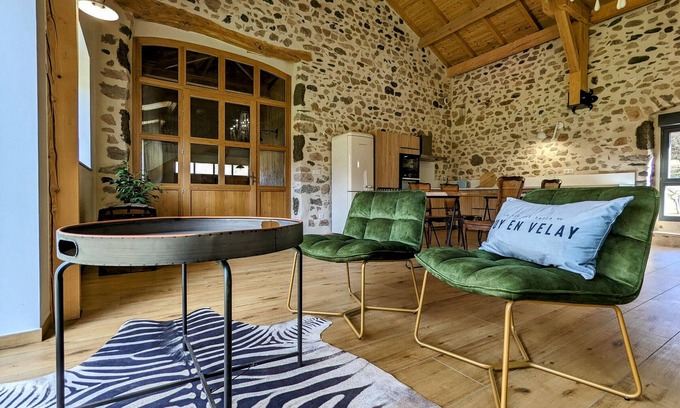 Le Monteil Cottage | Charming Renovated Stone House near Puy-en-Velay – Historic Decor & Comfort