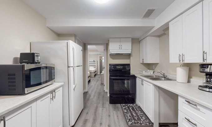 Midland House | Charming retreat with thoughtful amenities - your cozy getaway in the mountains