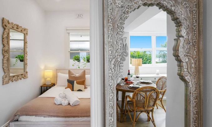 Sydney Apartment | Charming Retreat in Exclusive Glebe Estate