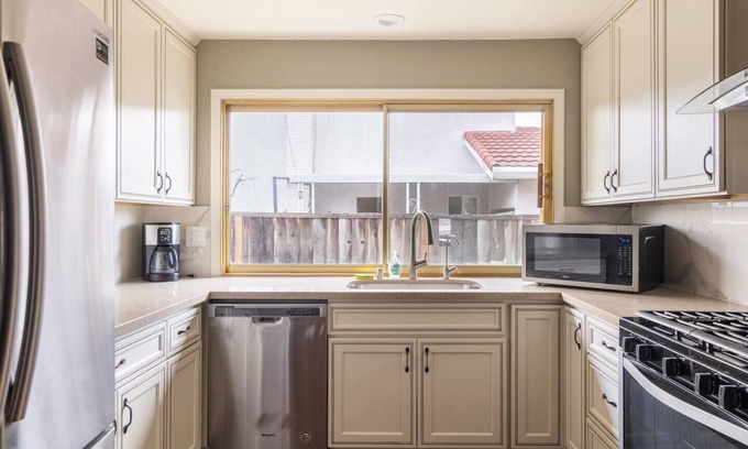 Berryessa House | Charming Retreat in the Heart of San Jose - Your Perfect Getaway!