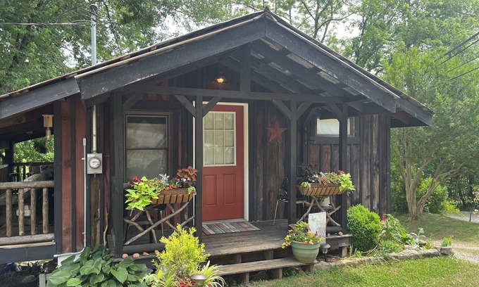 Sylva Apartment | Charming retreat near the river and downtown Dillsboro.