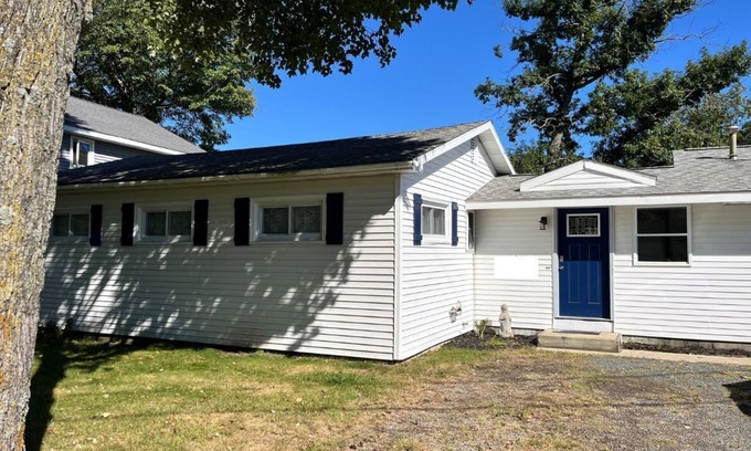 Pentwater House | Charming Retreat on Bass Lake five minutes from Lake Michigan and Winery