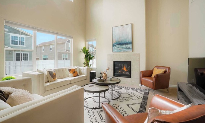 Longmont House | Charming Retreat on Linda Place: A Cozy Escape Awaits You and Your Guests #41709