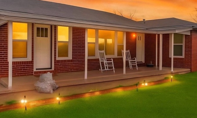 Clay House | Charming Retreat Pet-Friendly Near SAFB, WF, Hunting, Fishing Adventure & enjoy